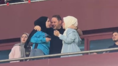 Berat Albayrak ve eşi Esra Albayrak Trabzonspor-Galatasaray derbisini izledi