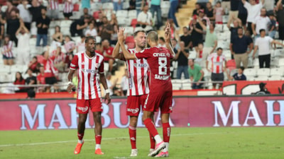 Antalyaspor, Vanspor FK'ya 3 attı