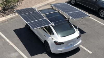 Tesla'sını güneşe bağladı: Günde ekstra 32 kilometre kazanıyor