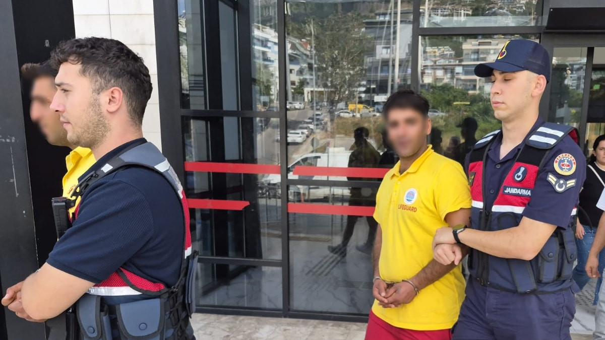 Antalya'da market çalışanını bıçaklayan 2 kardeş tutuklandı