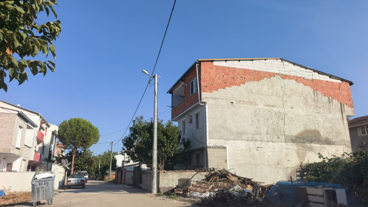 Bursa'da 2 yaşındaki bebek 3'üncü kattan düşerek ağır yaralandı