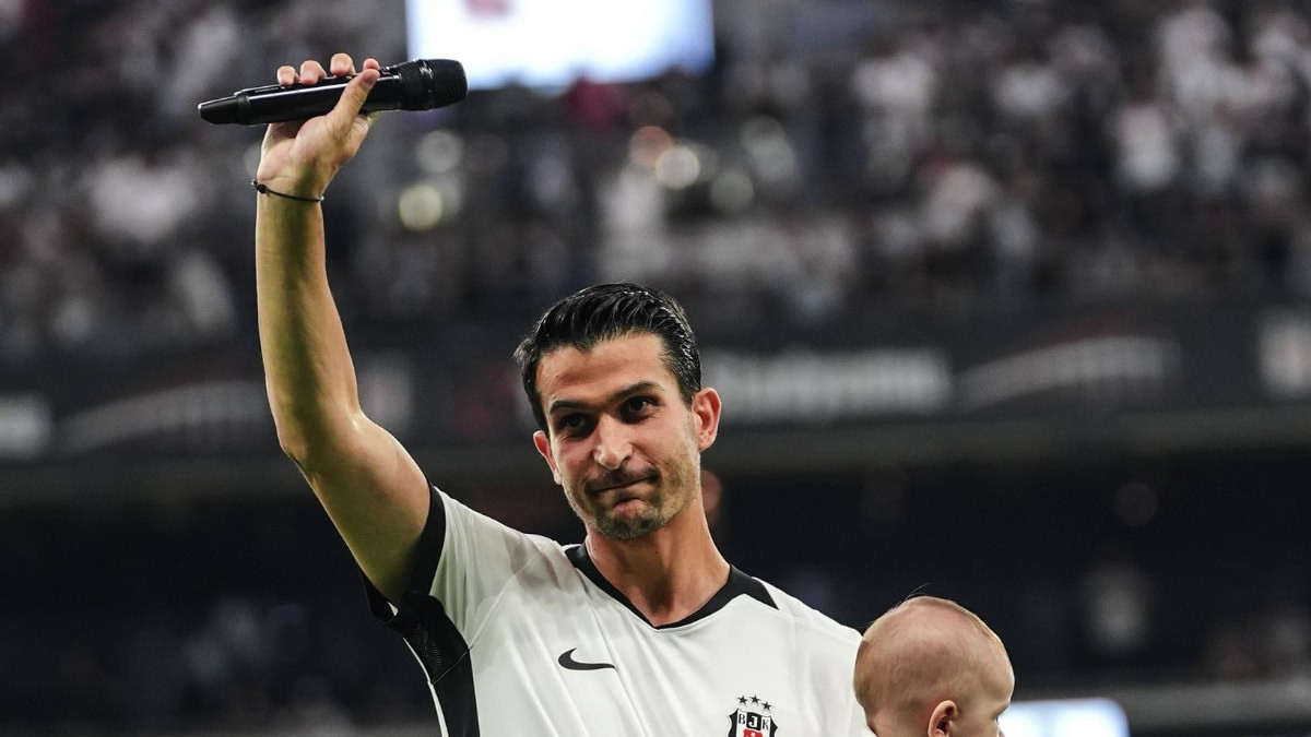 Necip Uysal yeni kariyeri için ilk adımı attı