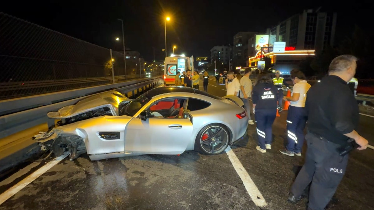 İstanbul'da iki otomobil çarpıştı: 2 yaralı