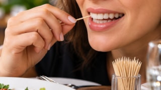 Çoğu kişi yemekten sonra yapıyor: Diş etlerine zarar verebilir