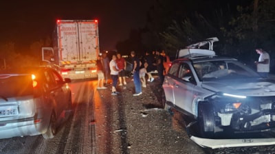 Antalya'da 4 aracın karıştığı kazada ortalık savaş alanına döndü