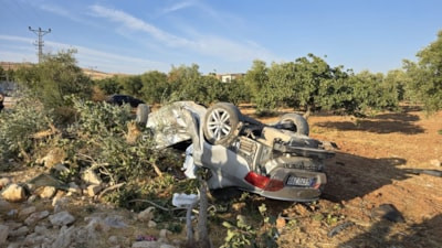 Gaziantep'te motosikletle çarpıp tarlaya uçan otomobilde 1 kişi hayatını kaybetti