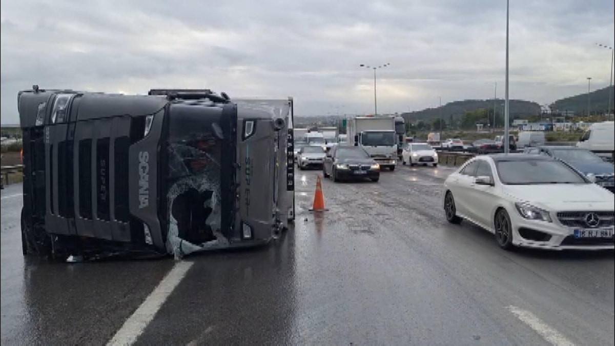 İstanbul'da yağışla birlikte trafik yoğunluğu arttı