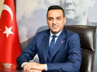 İzmir Çiğli Belediye Başkanı Onur Emrah Yıldız, AK Parti yolunda