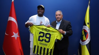 Emmanuel Emenike'den, Fenerbahçe'ye ziyaret