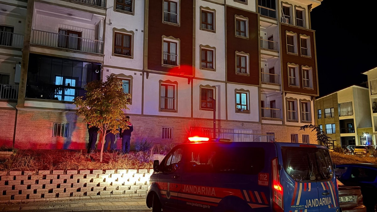 Manisa'da 17 yaşındaki kız 3. kattan yere düştü