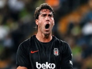Vlahovic'ten şaşırtan hamla! Serenay Sarıkaya'ya beğeni attı