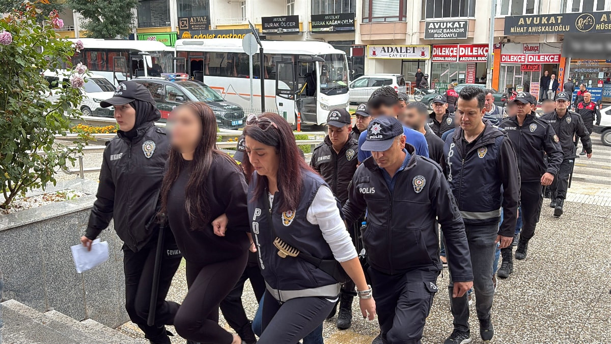 Çorum'da araç satıcılarını 'güvenli ödeme' yalanıyla dolandıran şebekeye operasyon: 18 gözaltı