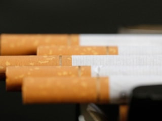 2015'ten sonra doğanlara ömür boyu sigara satışının yasaklanması gündemde