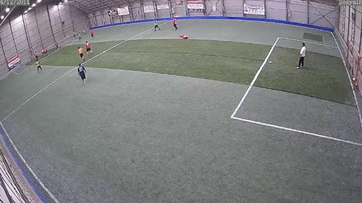 Kayseri'de halı sahada kalp krizi geçiren şahıs hayatını kaybetti