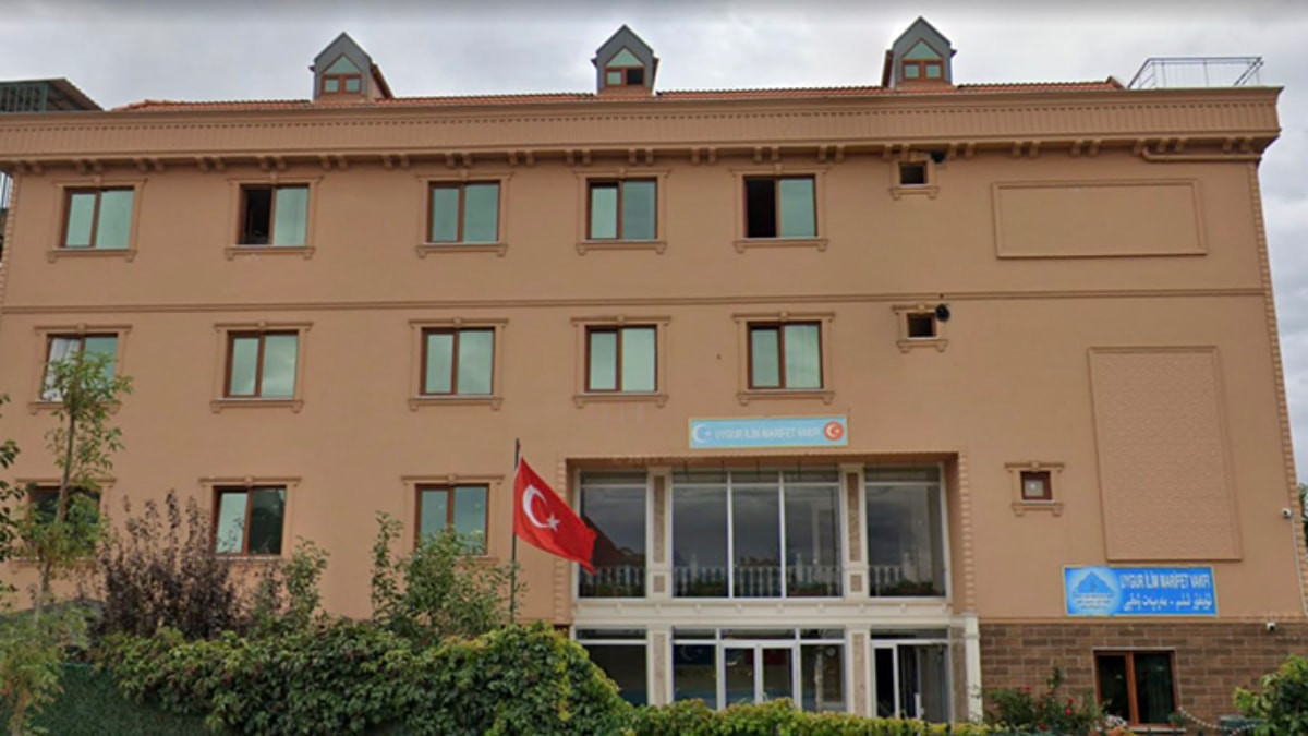 Skandal vakıf bu sefer de bıçaklı saldırıyla gündemde: Vakıf yöneticisi saldırganlarla birlikte video çekti