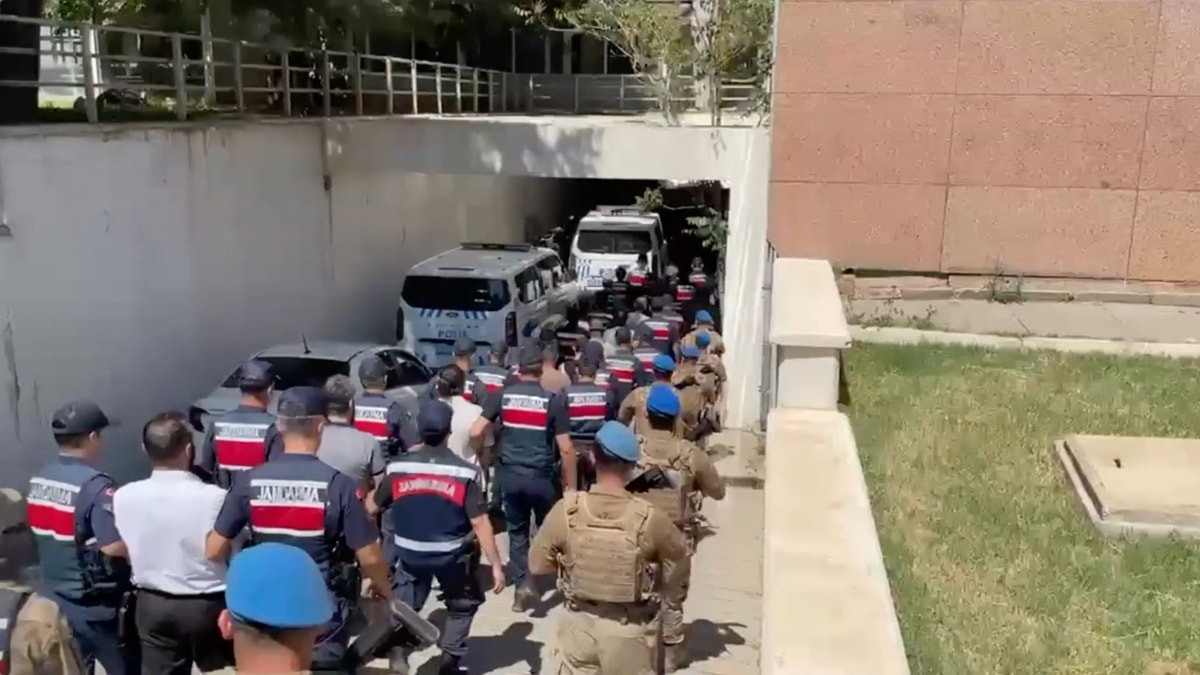 28 ilde DEAŞ operasyonu: 83 şüpheli gözaltında