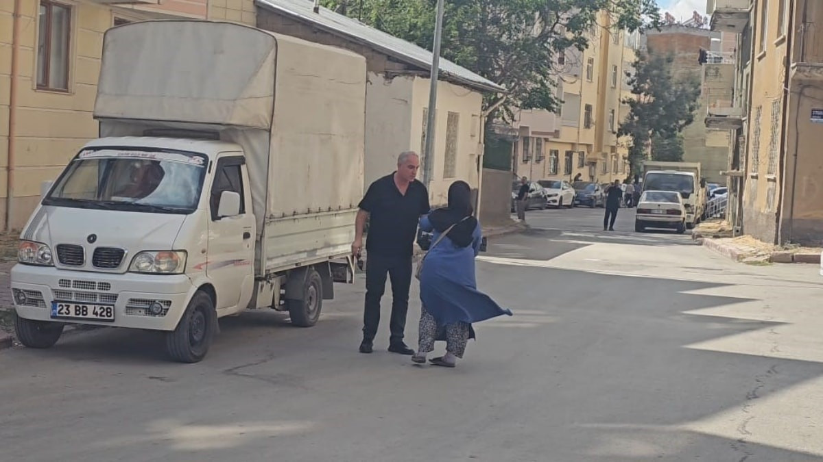 Elazığ'da seyyar satıcı kılığında kaçmaya çalışan dilenci yakalandı