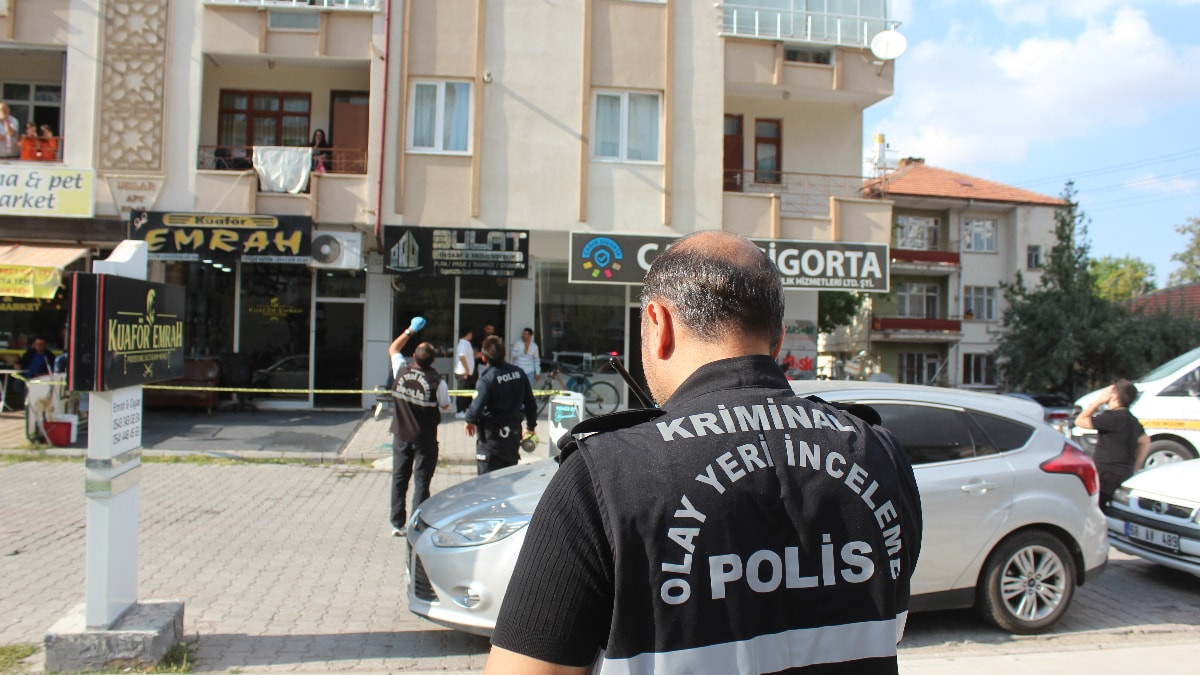Aksaray'da çay içerken 5'inci kattan düştü
