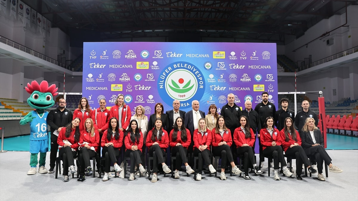 Nilüfer Belediyespor Kadın Voleybol Takımı'nın kadrosu tanıtıldı