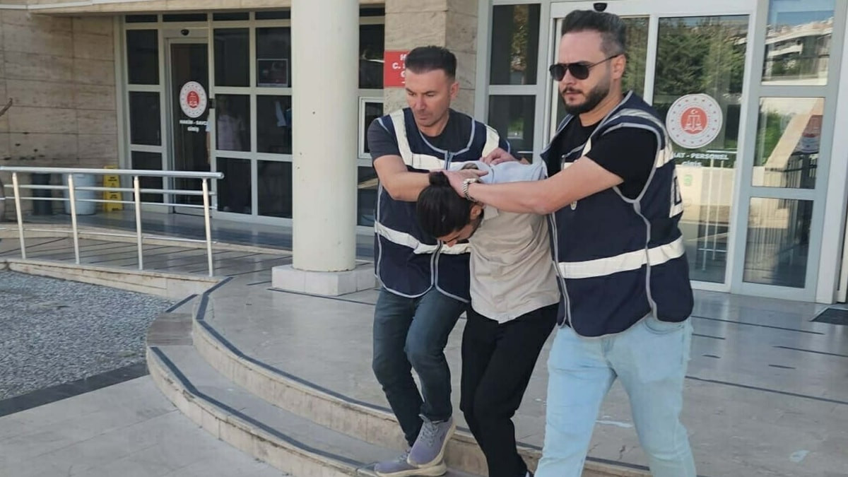 Muğla'da Atatürk büstünü söküp götüren şüpheli tutuklandı