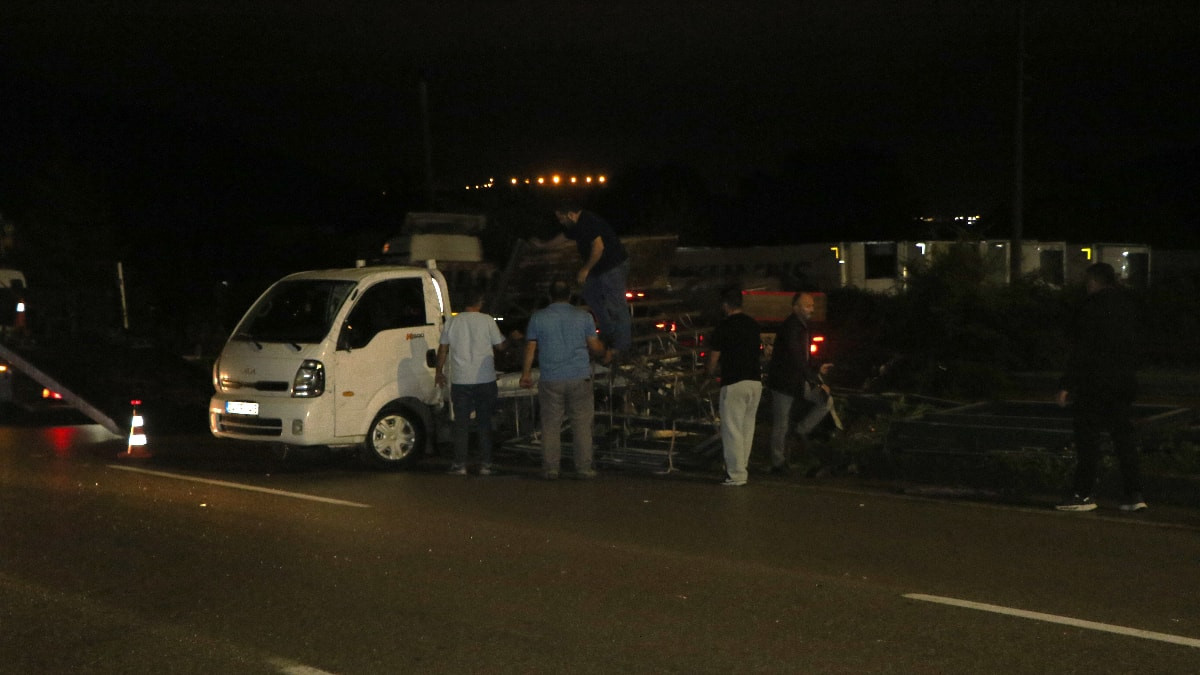 Samsun’da otomobil kamyonete arkadan çarptı: 4 yaralı
