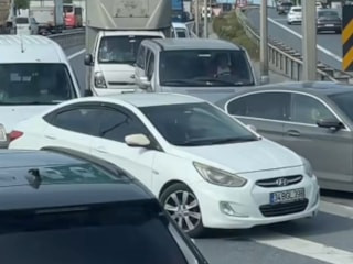 İstanbul'da trafikten kaçmak isteyenler otoyolda ters yöne girdi