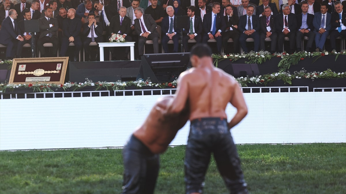 Cumhurbaşkanı Erdoğan, Yağlı Güreş Cumhurbaşkanlığı Kupası finalini izledi