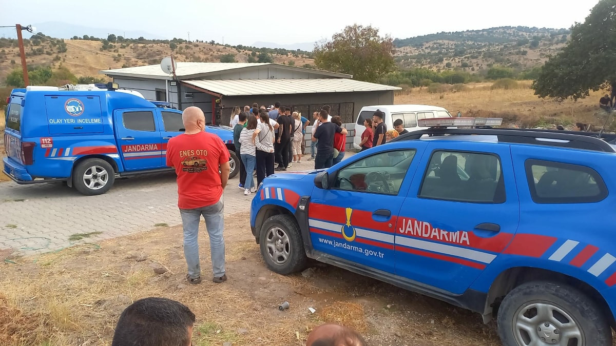 Manisa’da evli çift evlerinde tabancayla öldürülmüş halde bulundu