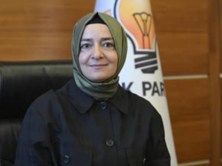 Fatma Betül Sayan Kaya istifa etti