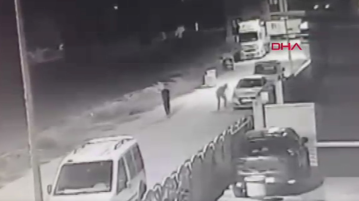 Afyonkarahisar'da 2 kişi araçların lastiklerini kesti