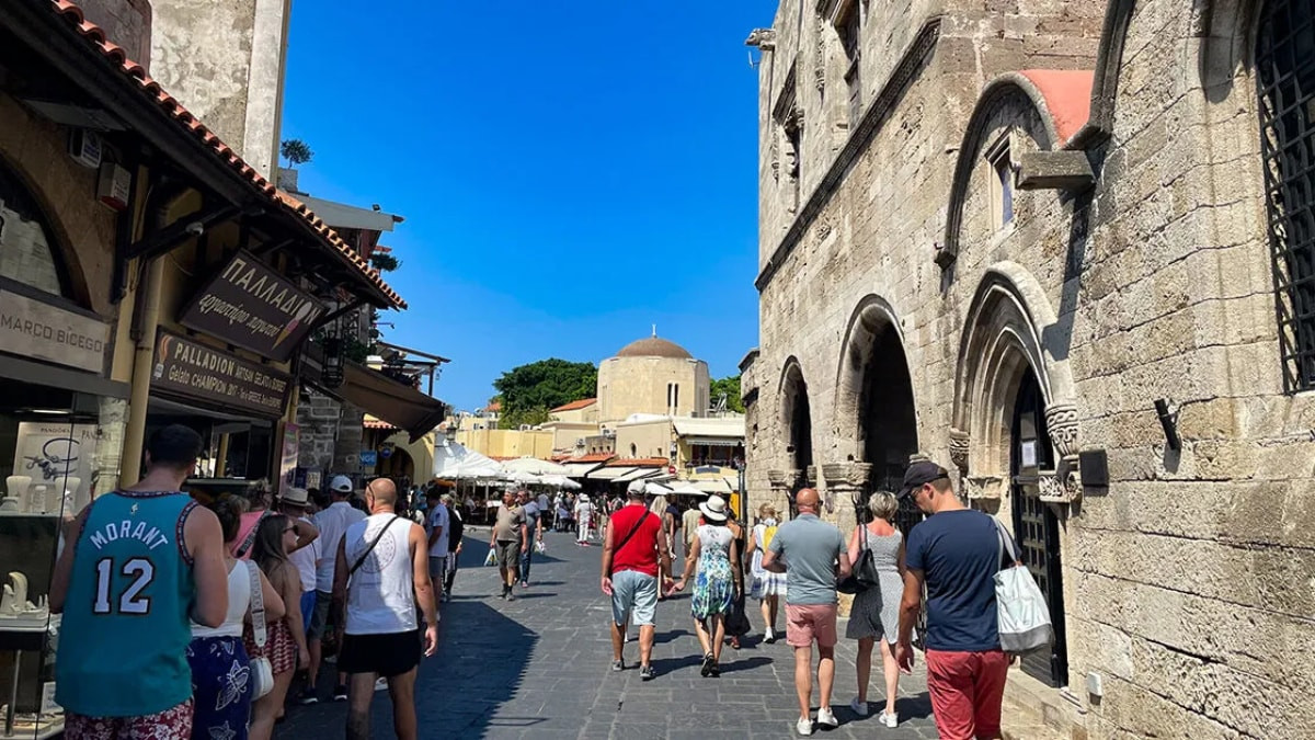 Yunanistan'ın Rodos Adası'nda gastroenterit salgını: Ağustosta günde 40 vaka görüldü