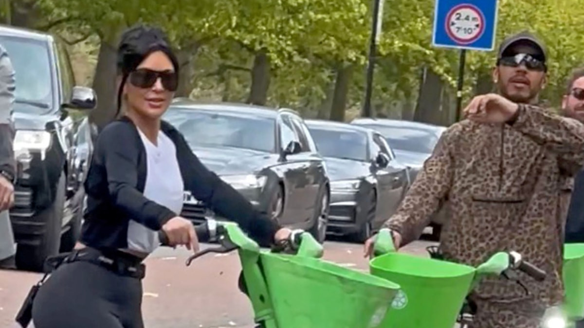 Kim Kardashian ve Lewis Hamilton'ın bisiklet keyfi