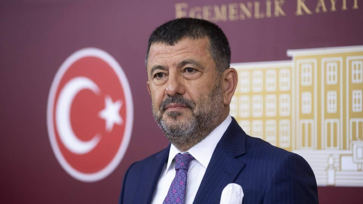 Veli Ağbaba'nın belinde kırık tespit edildi