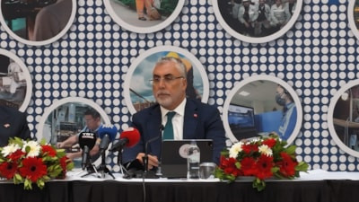 Vedat Işıkhan: İşsizliği 2029'da yüzde 7,6 seviyesine indirmeyi hedefliyoruz