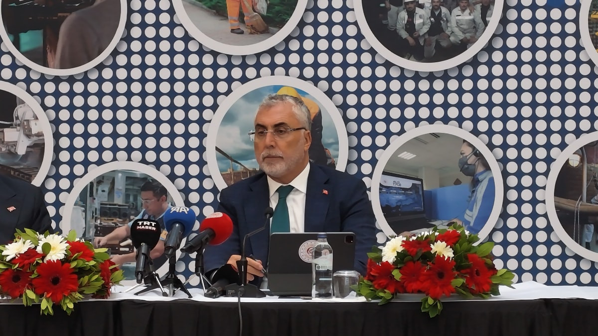 Vedat Işıkhan: İşsizliği 2029'da yüzde 7,6 seviyesine indirmeyi hedefliyoruz