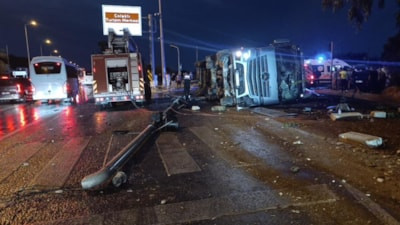 Antalya'da tırın altında kalan 2 kadın yaşamını yitirdi