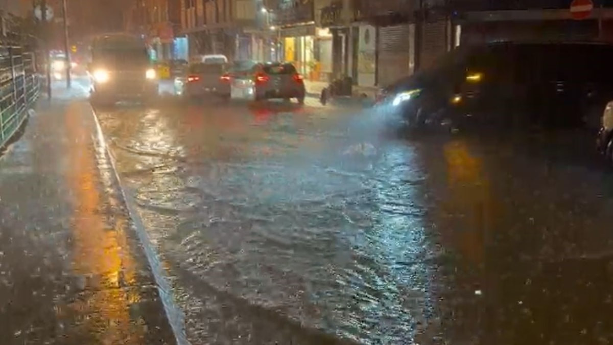 İstanbul'da Meteoroloji ve AKOM uyarısının ardından sağanak etkili oldu