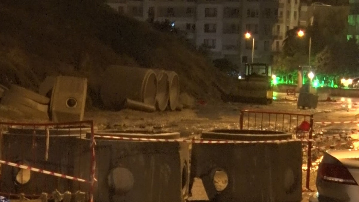 Ankara'da gece saatlerinde sağanak yağış etkili oldu