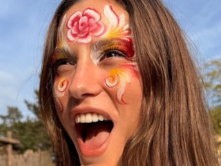 Serenay Sarıkaya'nın Disneyland mutluluğu! Fotoğraflarına beğeni yağdı