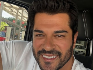 Burak Özçivit'in aile paylaşımı! Fotoğrafa beğeni yağdı
