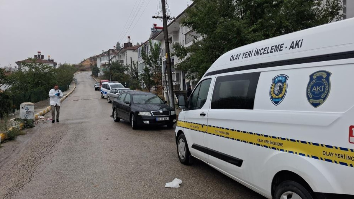 Karabük'te otomobilinden indikten sonra yere düşen şahıs öldü