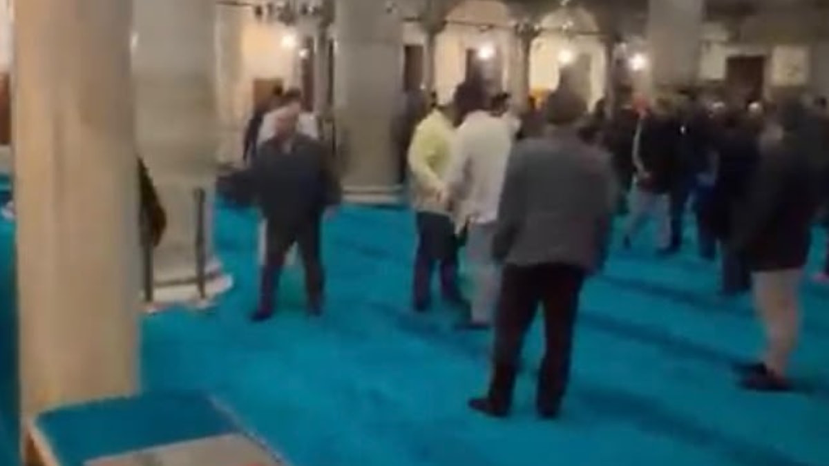 İstanbul Eyüpsultan Camii'nde silahla ateş açıldı: 2 gözaltı