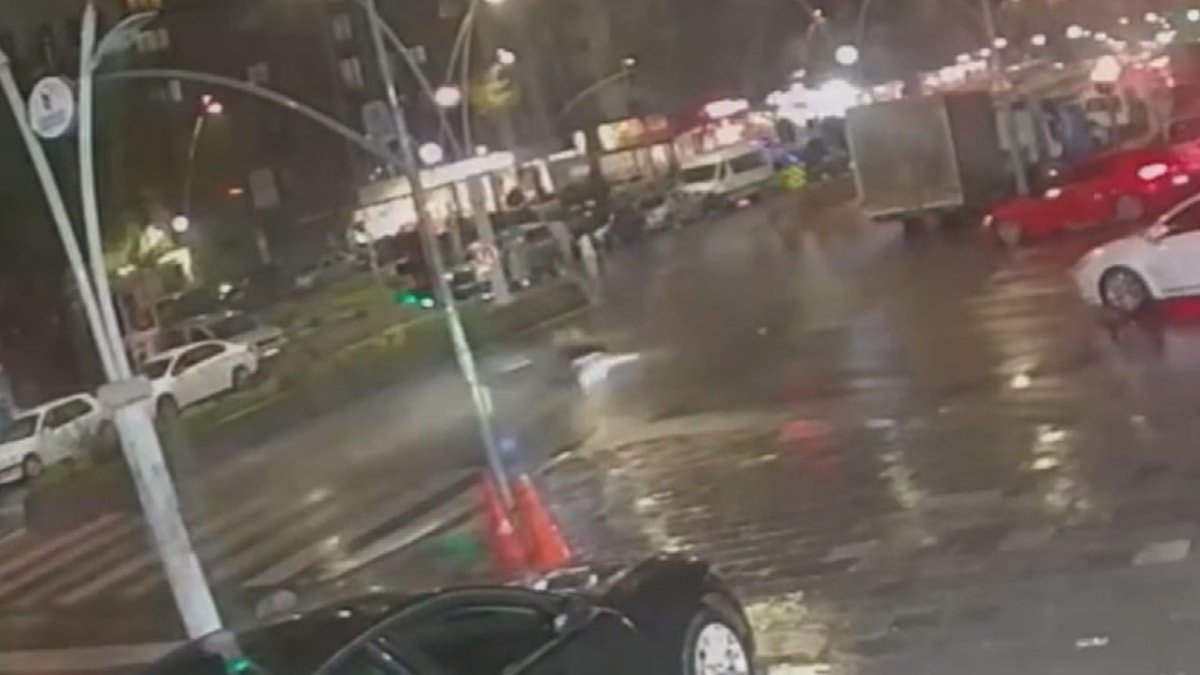 İstanbul Esenler'de motosiklet sürücüsü metrelerce sürüklendi