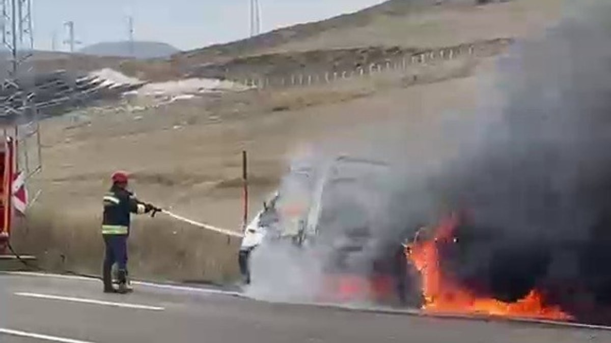 Erzurum'da seyir halindeki çekicide yangın