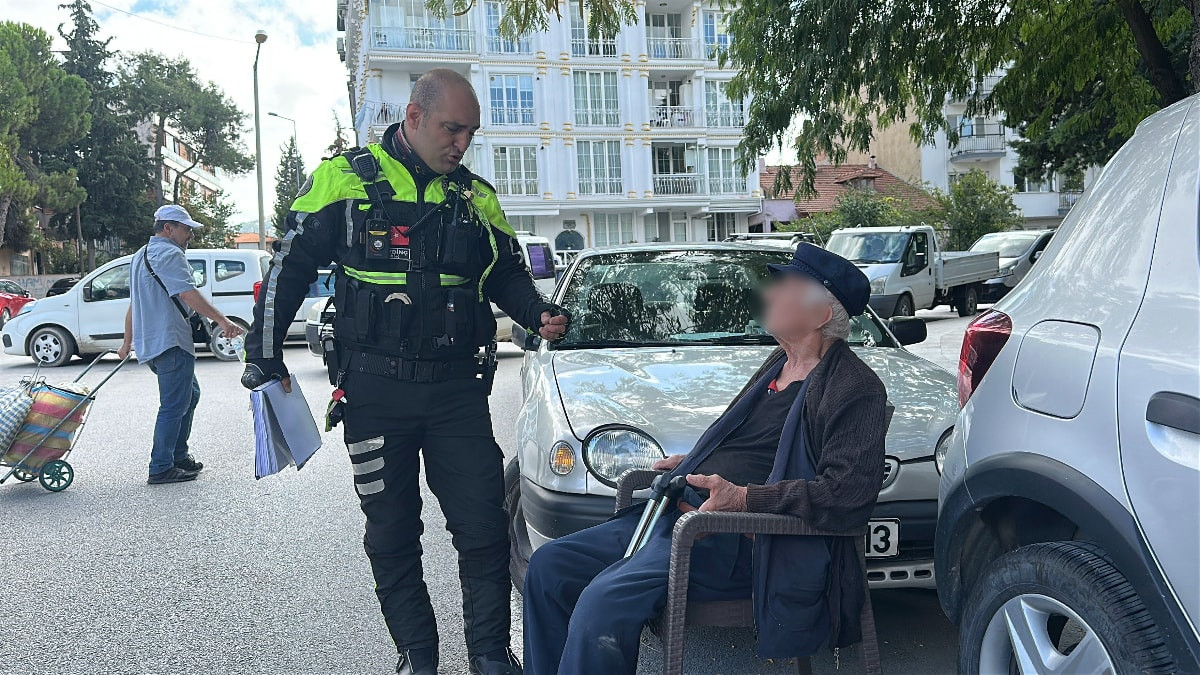 Burdur'da 85 yaşında trafiğe çıktı: Kızının ihbarı polis ekiplerini harekete geçirdi