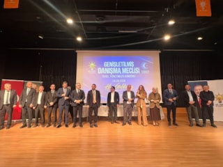 Ataşehir Belediye Meclisi’nde 6 CHP’li üye AK Parti’ye katıldı