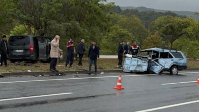 Yalova'da minibüs ile çarpışan otomobilin sürücüsü öldü