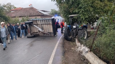 Balıkesir'de traktör römorku devrildi: 23 yaralı
