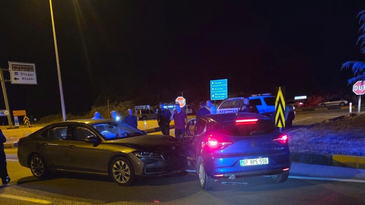 Antalya'da trafik kazası: 2’si Norveç vatandaşı 3 yaralı