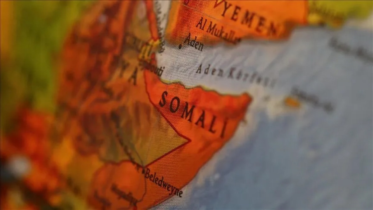 Somalili korsanlar kaçırdıkları tankerdeki mürettebatları öldürdü